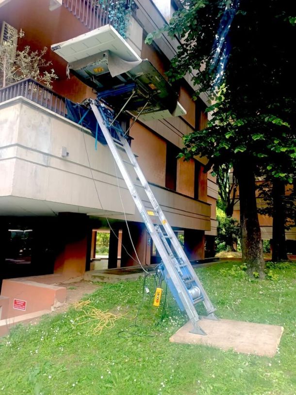 Noleggio elevatore componibile Milano: per spazi angusti