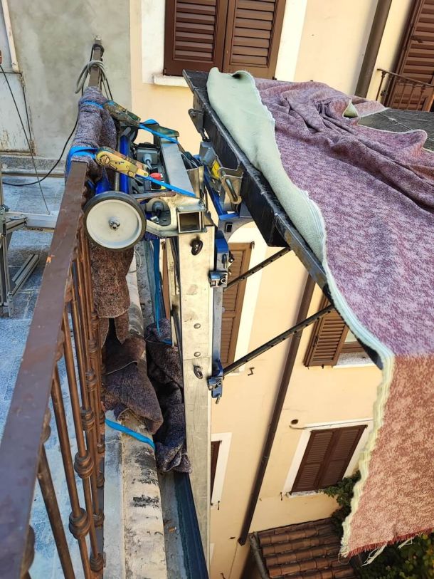 Noleggio elevatore componibile Milano: per spazi angusti