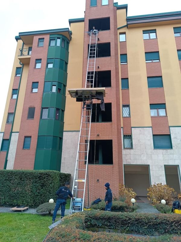 Noleggio elevatore componibile Milano: per spazi angusti